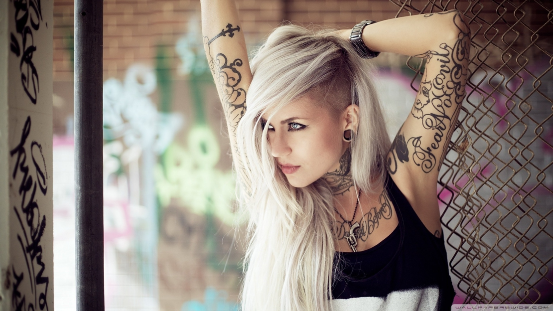 blonde_girl_tattoos-wallpaper-1920x1080